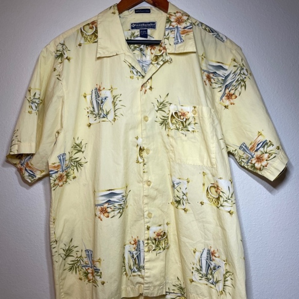 WEEKENDER MENS HAWAIIAN Tropical Drinks Size Large Yellow Short Sleeve Shirt.